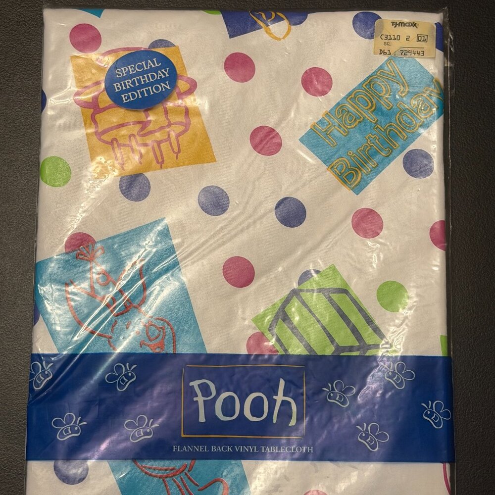 DISNEY - Pooh Flannel Back Vinyl Tablecloth (60" ROUND)